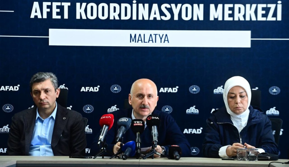 Bakan Karaismailoğlu, Malatya’da depremzedeleri ziyaret etti