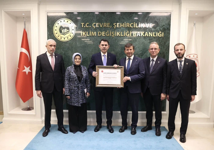Bakan Kurum&rsquo;a K&uuml;tahya&rsquo;dan Hemşehrilik Beratı