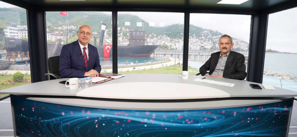 Bakan Özer, TRT Haber canlı yayınına konuk oldu