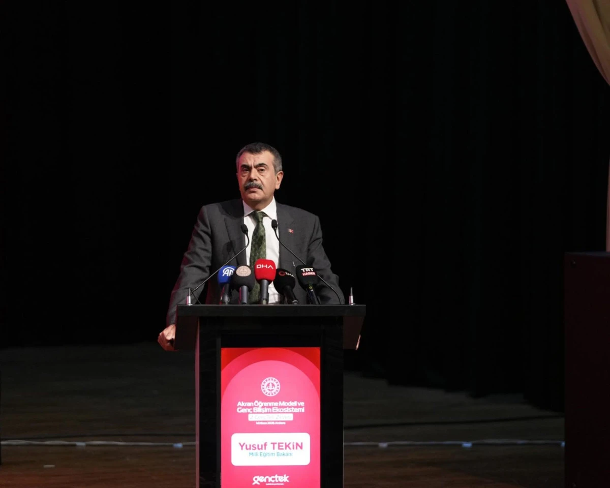 BAKAN TEKİN, 2. GEN&Ccedil;TEK ZİRVESİ'NE KATILDI