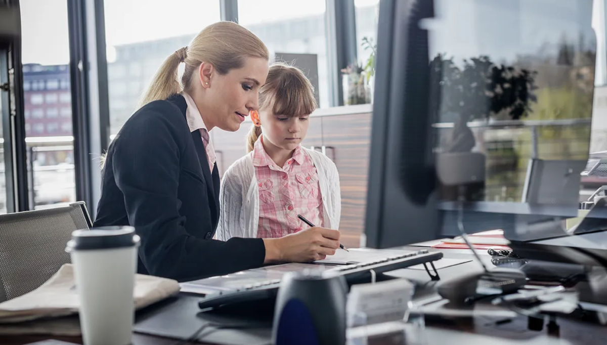 Çalışan annelere bakıcı desteği artırıldı