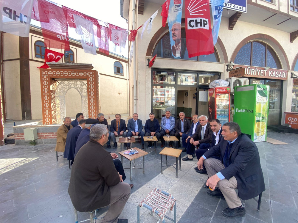 CHP Van Milletvekili Adayı Bedirhanoğlu, se&ccedil;im &ccedil;alışmalarını s&uuml;rd&uuml;r&uuml;yor