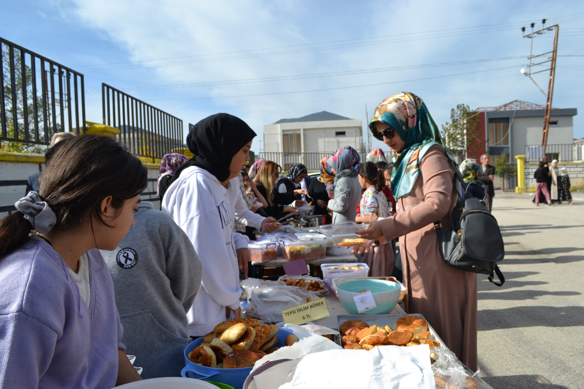 Eminpaşa İmam Hatip Ortaokulu'ndan Filistin’e Destek Kermesi 