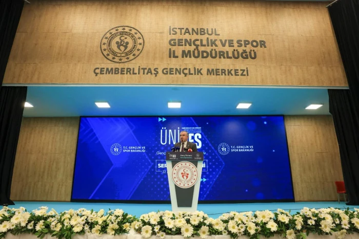 Gen&ccedil;lik ve Spor Bakanı Bak, İstanbul&rsquo;da 800 Gencin Katıldığı &Uuml;NİDES Sertifika T&ouml;renine Katıldı