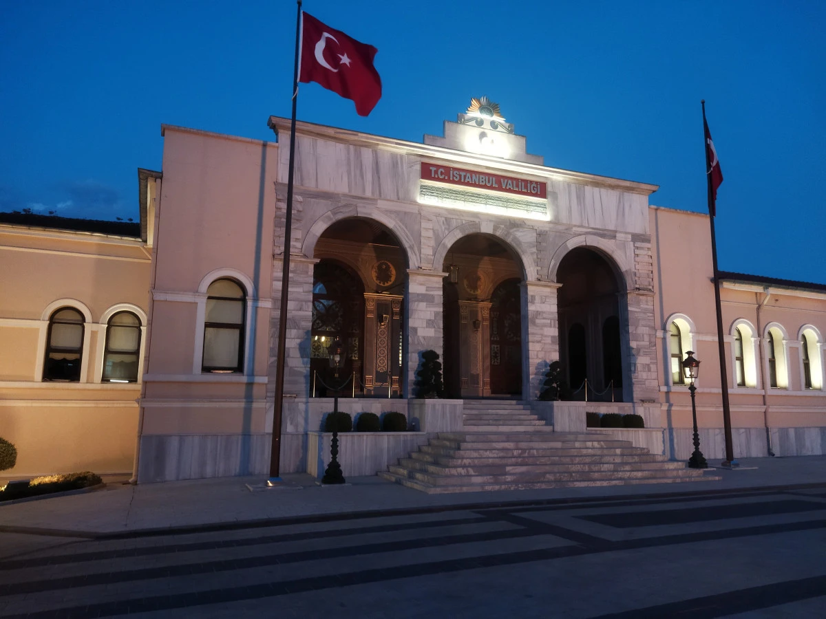 İstanbul Valiliği: Yüksek sesle müzik dinleyene ceza