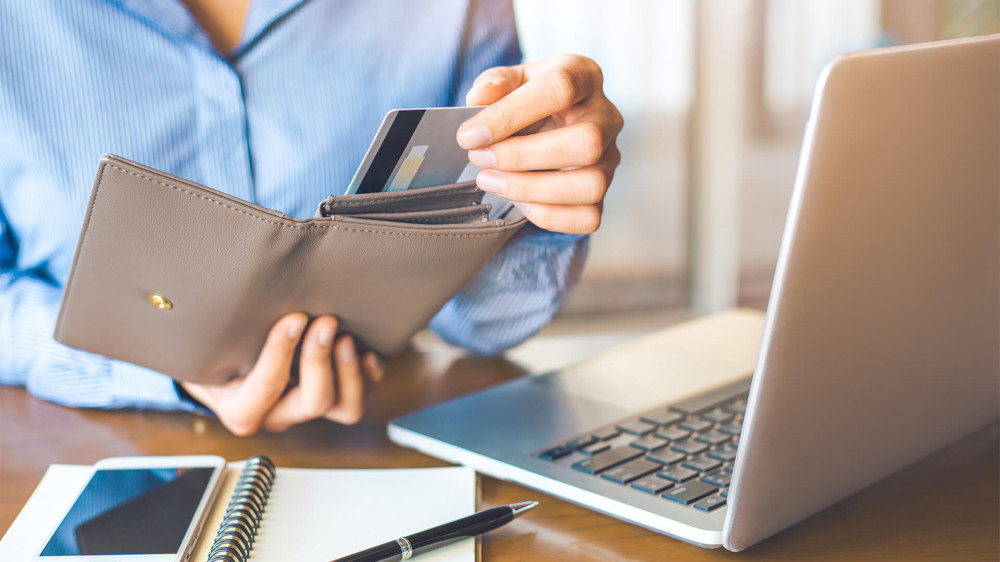 Kredi kartıyla taksitli harcamalara sınırlama getirildi