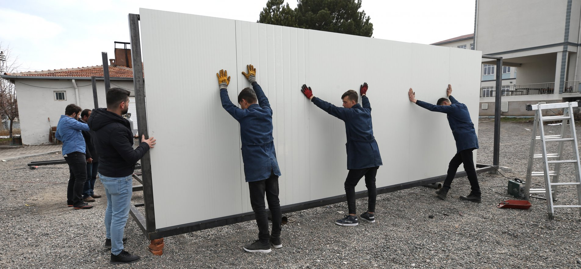 Meslek lisesi öğrencileri, konteyner sınıf üretiyor