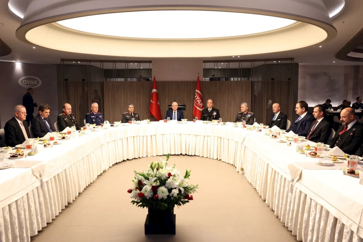 Mill&icirc; Savunma Bakanı Yaşar G&uuml;ler, İftarı OYAK Personeli ile Yaptı