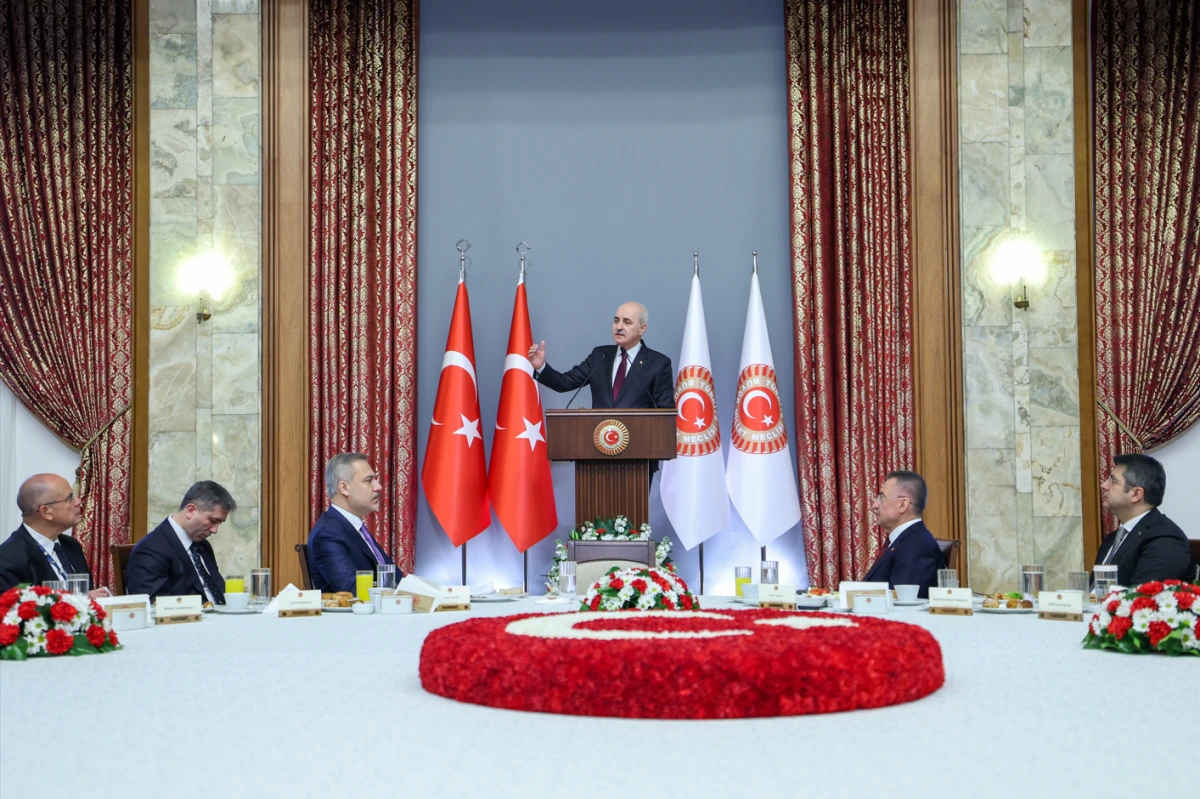 TBMM Başkanı Kurtulmuş, 16. B&uuml;y&uuml;kel&ccedil;iler Konferansı&rsquo;nda B&uuml;y&uuml;kel&ccedil;ilerle Bir Araya Geldi