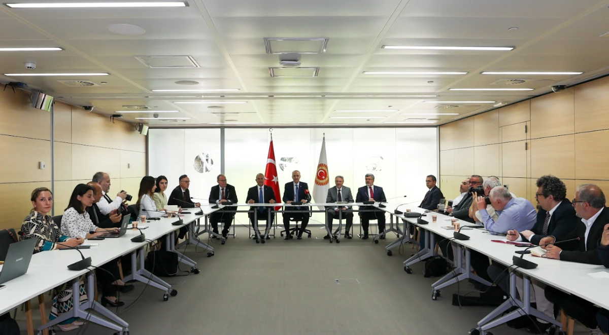 TBMM Başkanı Kurtulmuş, Brüksel'de Türk gazetecilerle bir araya geldi