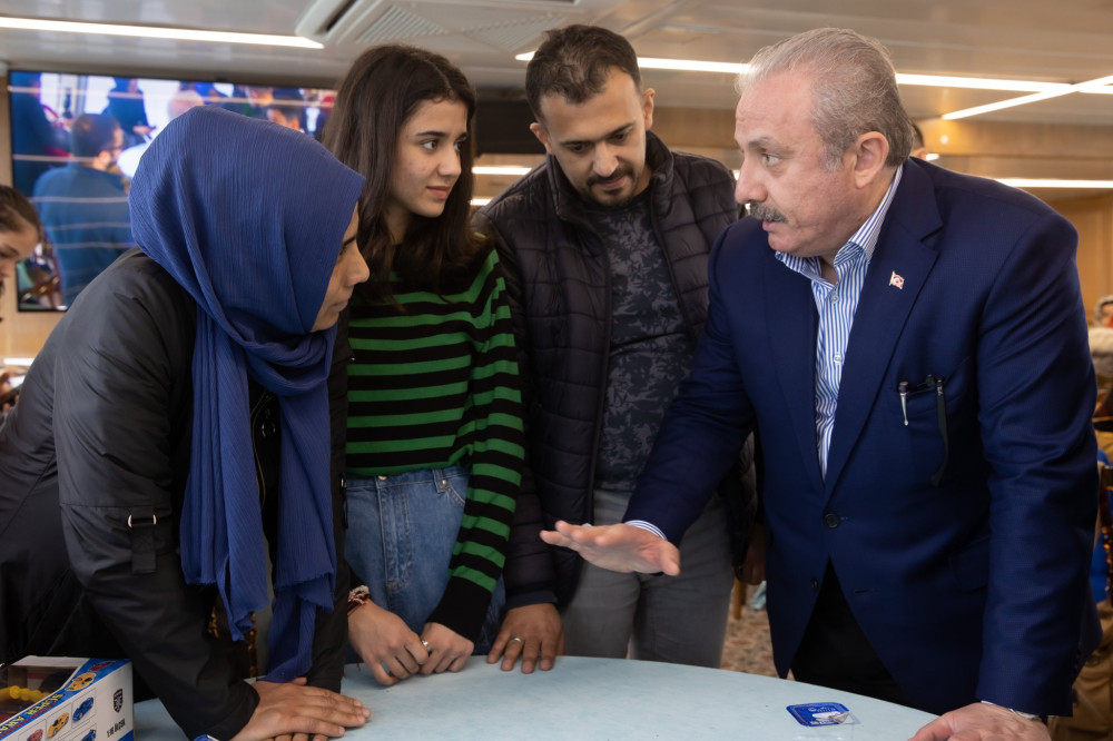 TBMM Başkanı Şentop, depremzedelerle İstanbul'da buluştu