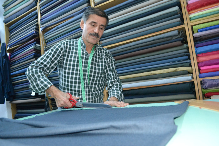 Terzi Mustafa 50 Yıldır Makasını Elinden Düşürmedi