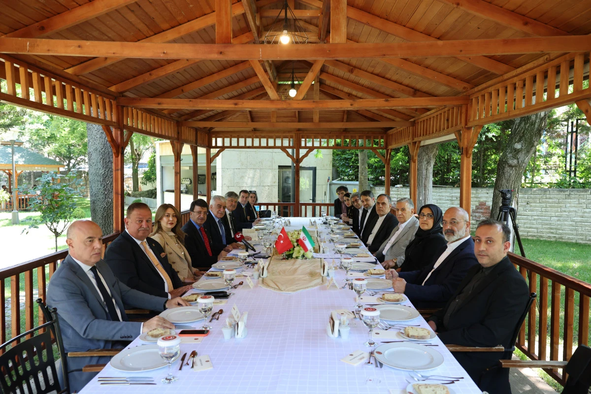 T&uuml;rkiye-İran Parlamentolar Arası Dostluk Grubu &uuml;yeleri, İran Ticaret Odası Başkanı Hassanzadeh ile g&ouml;r&uuml;şt&uuml;